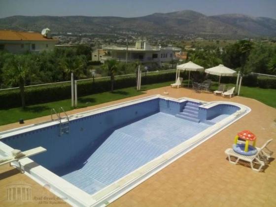 LUXURY VILLA FOR SALE IN THE SUBURB OF ATHENS