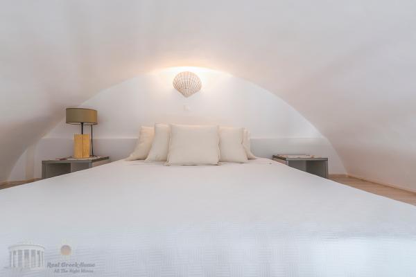 Villa 5 bedrooms pool, spa and jacuzzi in Santorini