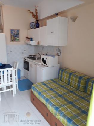 27 sq.m. studio apartment an hour away from Athens